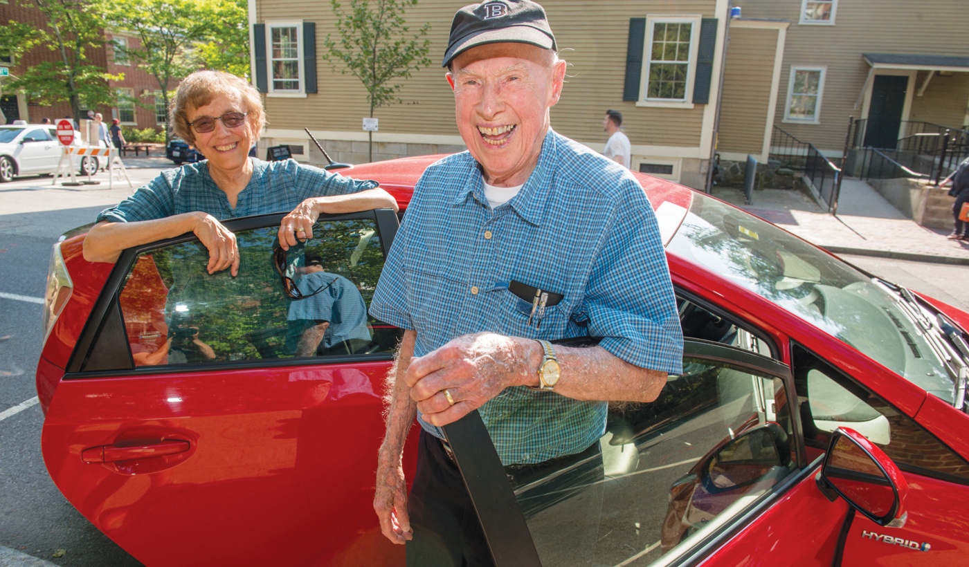 Photo of Bob Traill &rsquo;43 and Judy Andrews Green &rsquo;68 in front of a car.